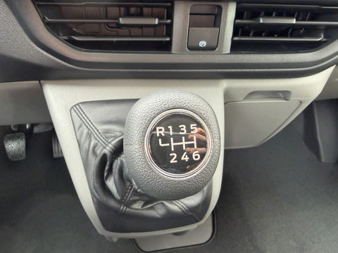 Ford Transit Custom 320 2.0 TDCI L2H1 Trend originele Ford DC 5 persoons / vaste prijs rijklaar € 40.950 ex btw / lease vanaf € 668 / dubbel schuifdeur / isofix / euro 6 diesel / NIEUW bpm vrij / vol opties !