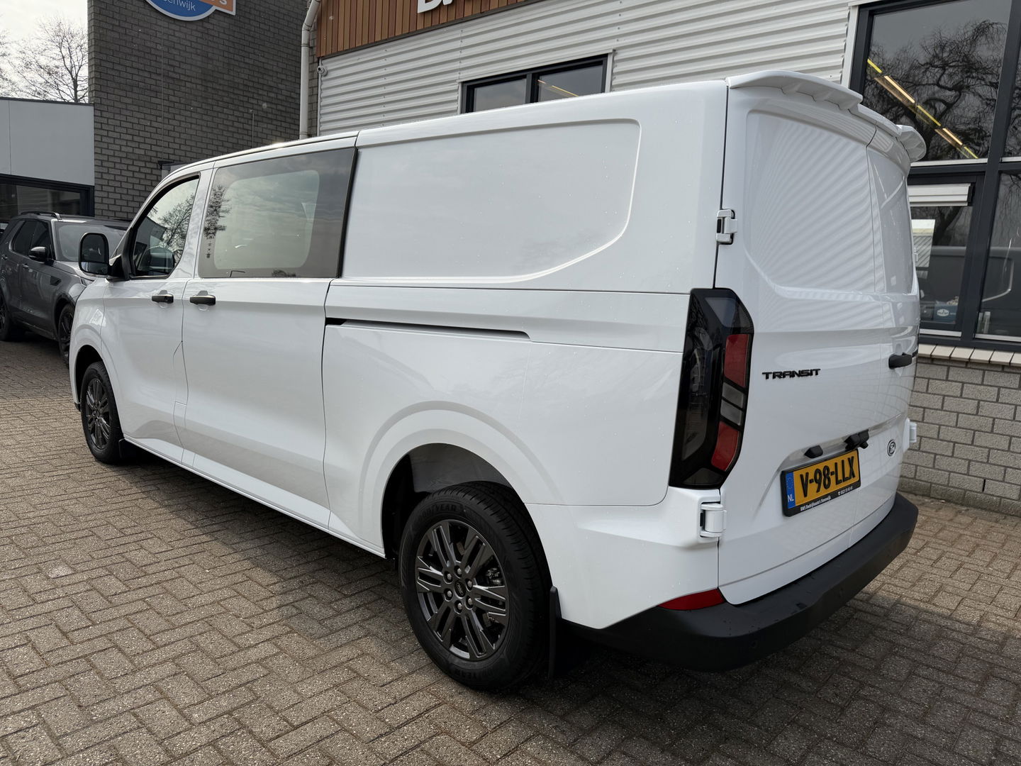 Ford Transit Custom 320 2.0 TDCI L2H1 Trend originele Ford DC 5 persoons / vaste prijs rijklaar € 40.950 ex btw / lease vanaf € 668 / dubbel schuifdeur / isofix / euro 6 diesel / NIEUW bpm vrij / vol opties !