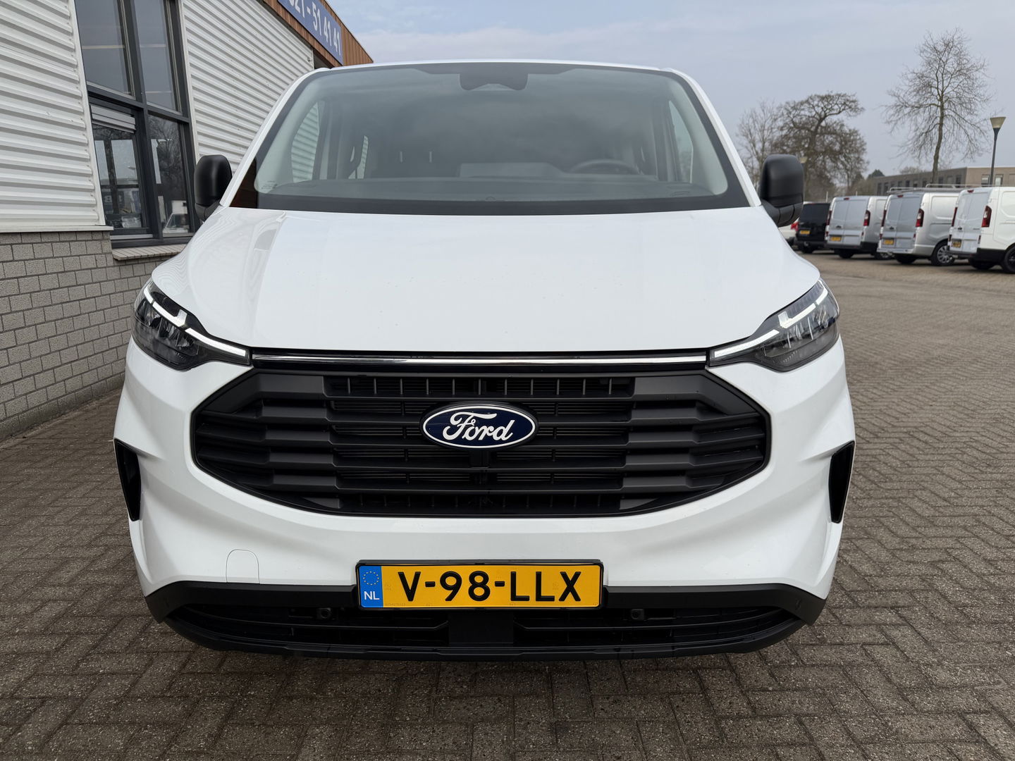 Ford Transit Custom 320 2.0 TDCI L2H1 Trend originele Ford DC 5 persoons / vaste prijs rijklaar € 40.950 ex btw / lease vanaf € 668 / dubbel schuifdeur / isofix / euro 6 diesel / NIEUW bpm vrij / vol opties !