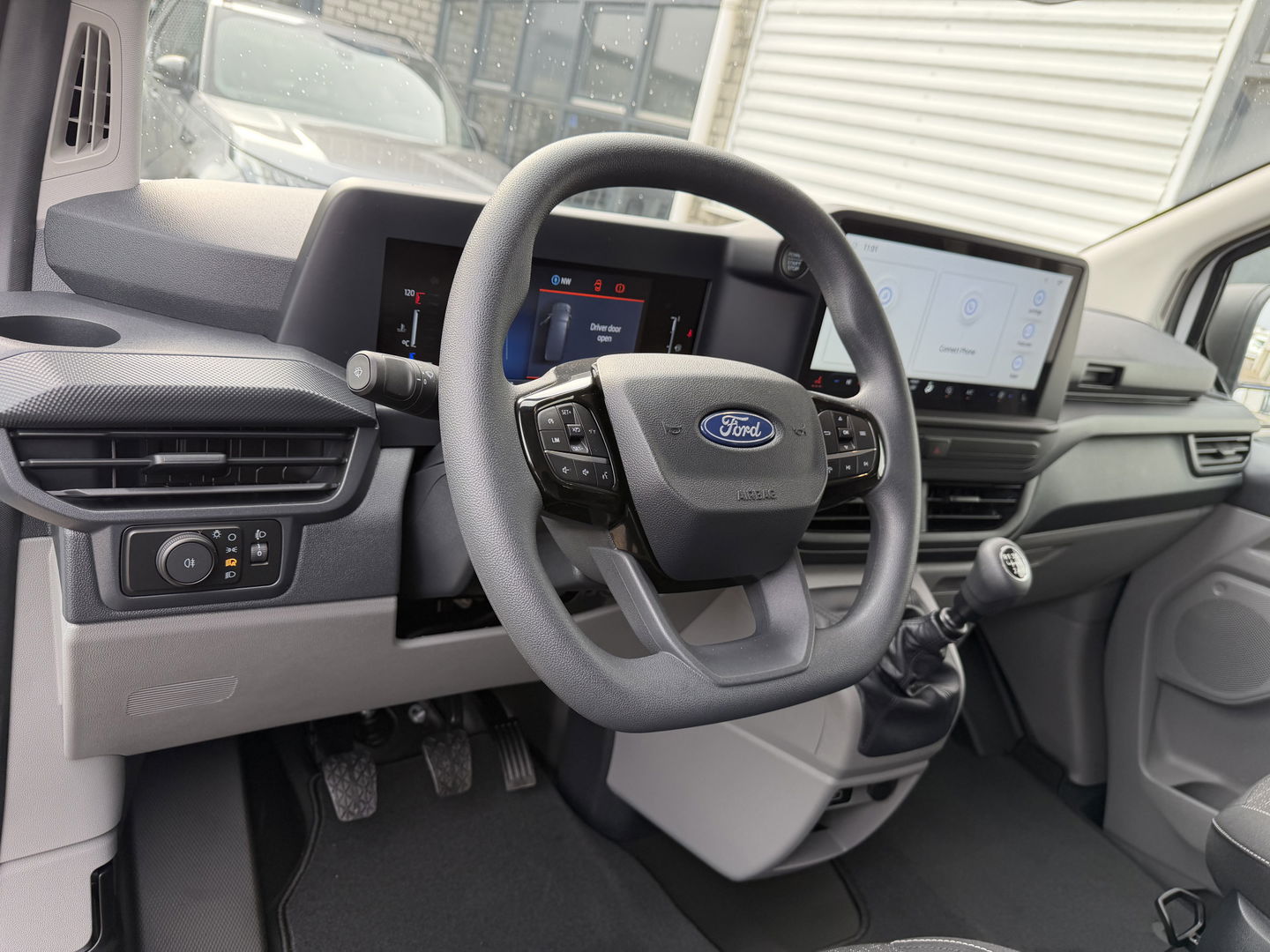 Ford Transit Custom 320 2.0 TDCI L2H1 Trend originele Ford DC 5 persoons / vaste prijs rijklaar € 40.950 ex btw / lease vanaf € 668 / dubbel schuifdeur / isofix / euro 6 diesel / NIEUW bpm vrij / vol opties !