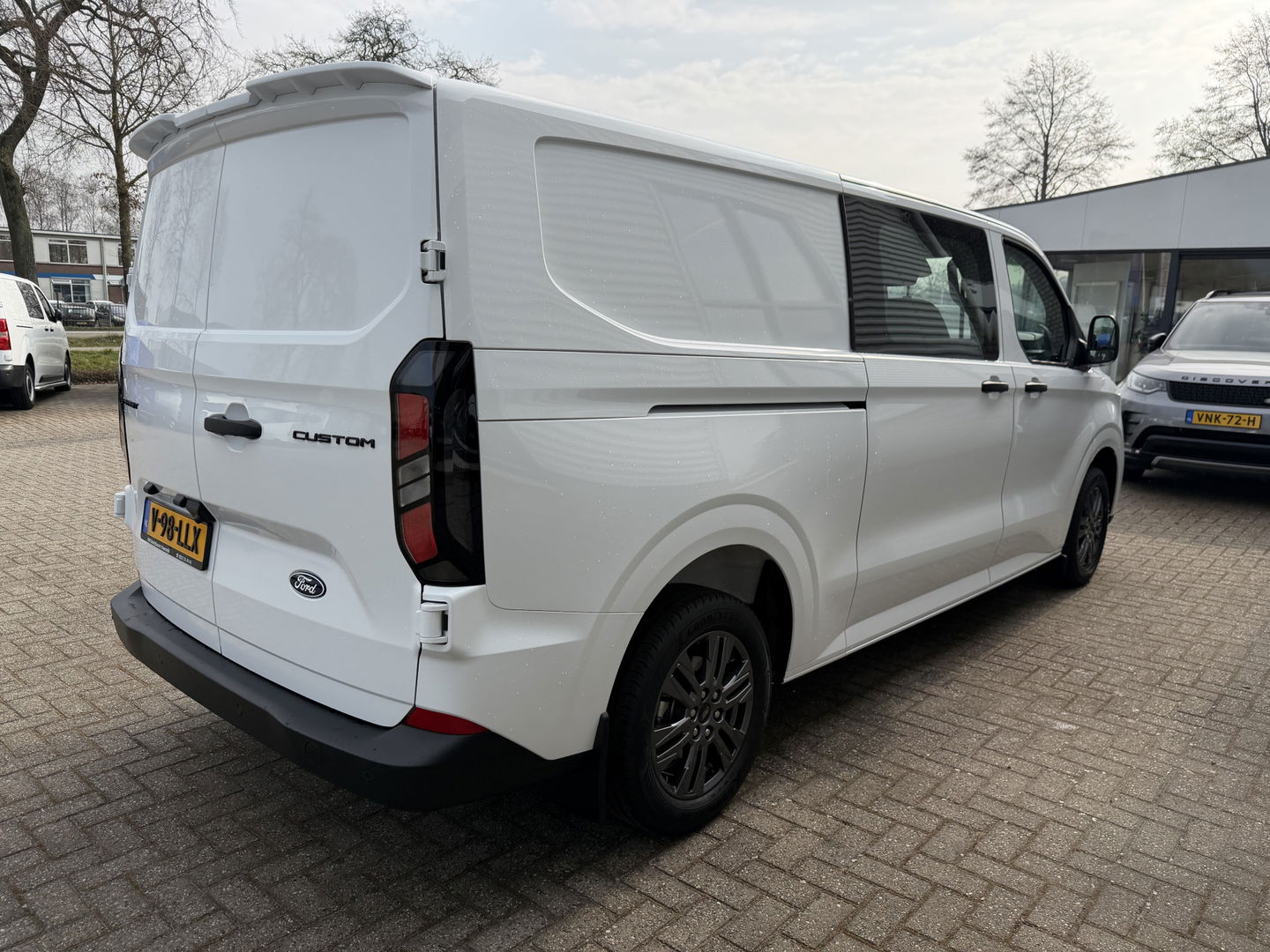 Ford Transit Custom 320 2.0 TDCI L2H1 Trend originele Ford DC 5 persoons / vaste prijs rijklaar € 40.950 ex btw / lease vanaf € 668 / dubbel schuifdeur / isofix / euro 6 diesel / NIEUW bpm vrij / vol opties !