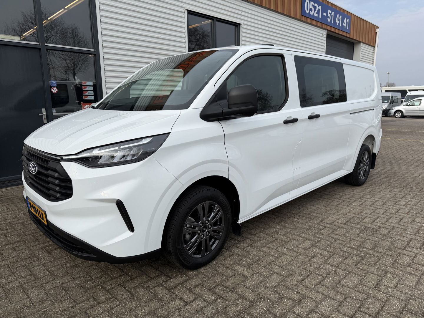 Ford Transit Custom 320 2.0 TDCI L2H1 Trend originele Ford DC 5 persoons / vaste prijs rijklaar € 40.950 ex btw / lease vanaf € 668 / dubbel schuifdeur / isofix / euro 6 diesel / NIEUW bpm vrij / vol opties !