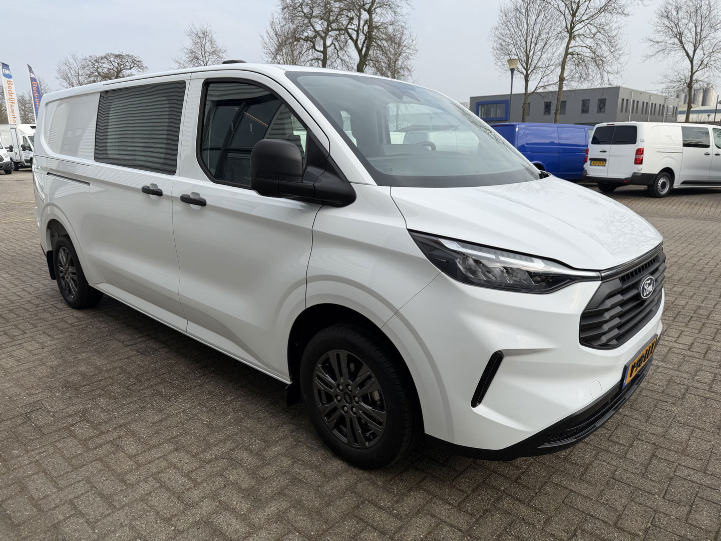 Ford Transit Custom 320 2.0 TDCI L2H1 Trend originele Ford DC 5 persoons / vaste prijs rijklaar € 40.950 ex btw / lease vanaf € 668 / dubbel schuifdeur / isofix / euro 6 diesel / NIEUW bpm vrij / vol opties !
