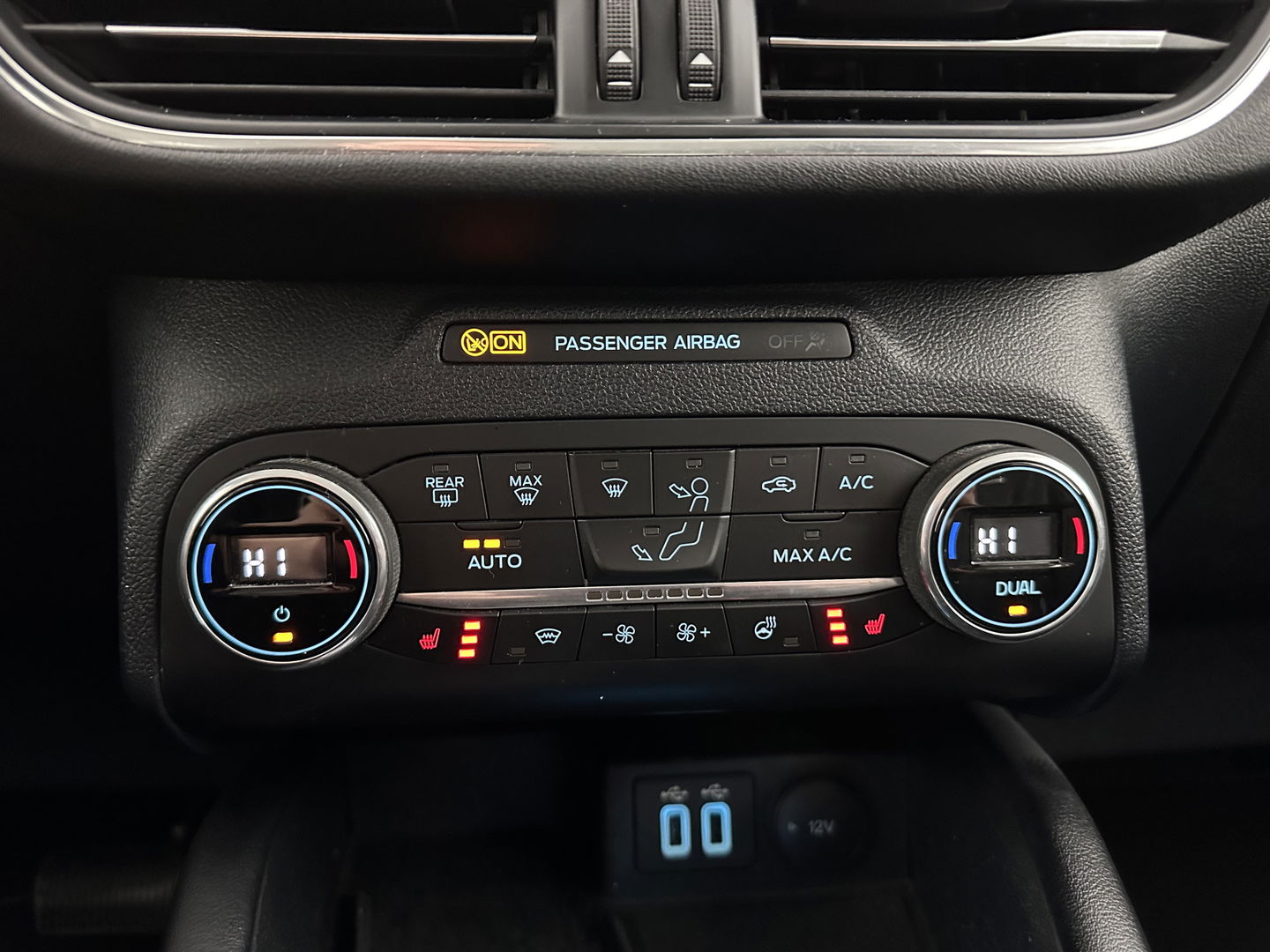 Ford Kuga 2.5 PHEV Vignale (Plug-In) (INCL-BTW) Aut. *LEATHER | DIGI-COCKPIT | FULL-LED | KEYLESS | CAMERA | DAB | CARPLAY | NAVI-FULLMAP | MEMORY-PACK | HEATED-COMFORTSEATS | PRIVACYGLASS | TOWBAR | LANE-ASSIST | 18''ALU*