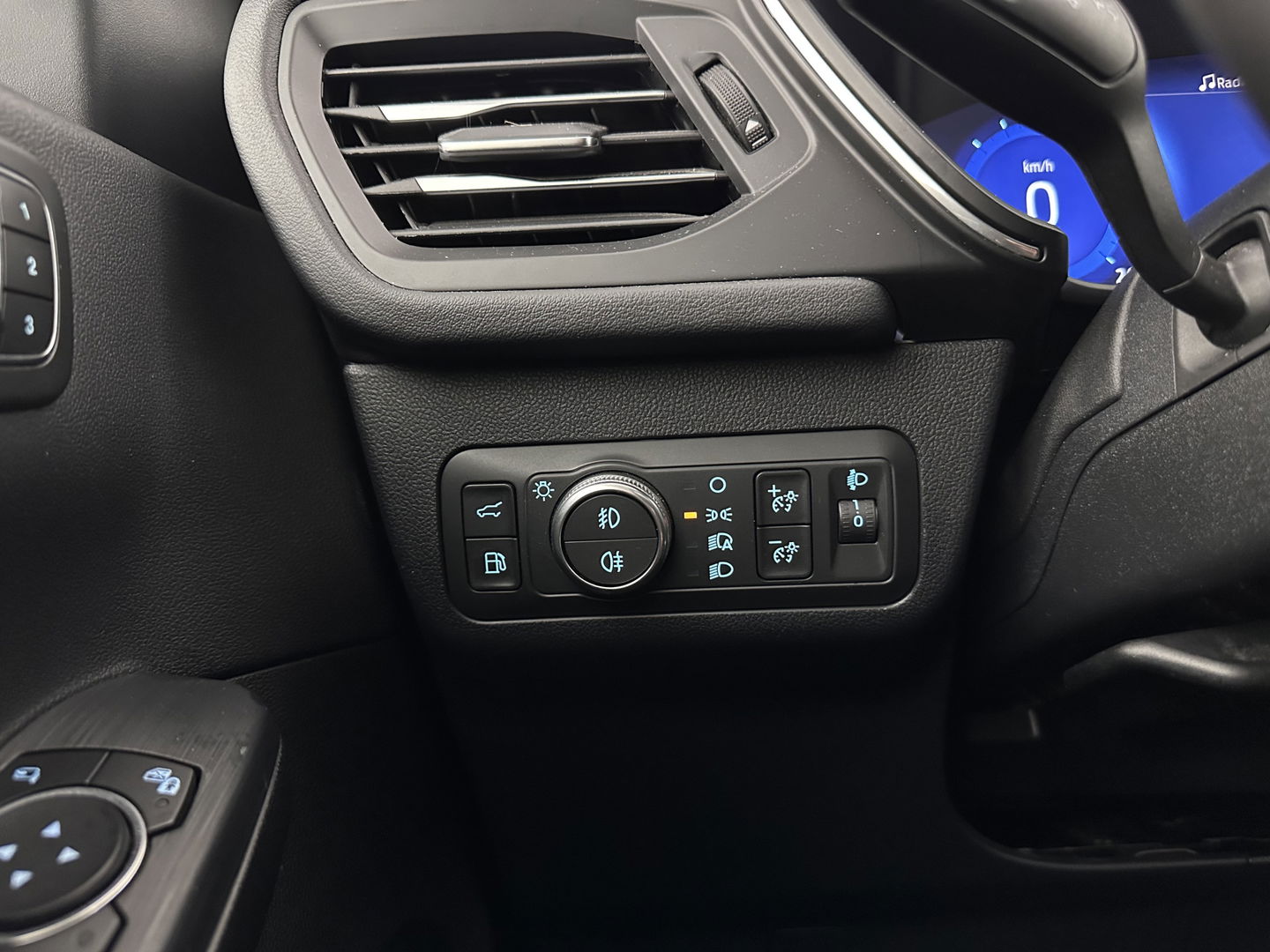 Ford Kuga 2.5 PHEV Vignale (Plug-In) (INCL-BTW) Aut. *LEATHER | DIGI-COCKPIT | FULL-LED | KEYLESS | CAMERA | DAB | CARPLAY | NAVI-FULLMAP | MEMORY-PACK | HEATED-COMFORTSEATS | PRIVACYGLASS | TOWBAR | LANE-ASSIST | 18''ALU*