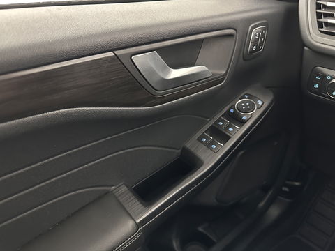 Ford Kuga 2.5 PHEV Vignale (Plug-In) (INCL-BTW) Aut. *LEATHER | DIGI-COCKPIT | FULL-LED | KEYLESS | CAMERA | DAB | CARPLAY | NAVI-FULLMAP | MEMORY-PACK | HEATED-COMFORTSEATS | PRIVACYGLASS | TOWBAR | LANE-ASSIST | 18''ALU*