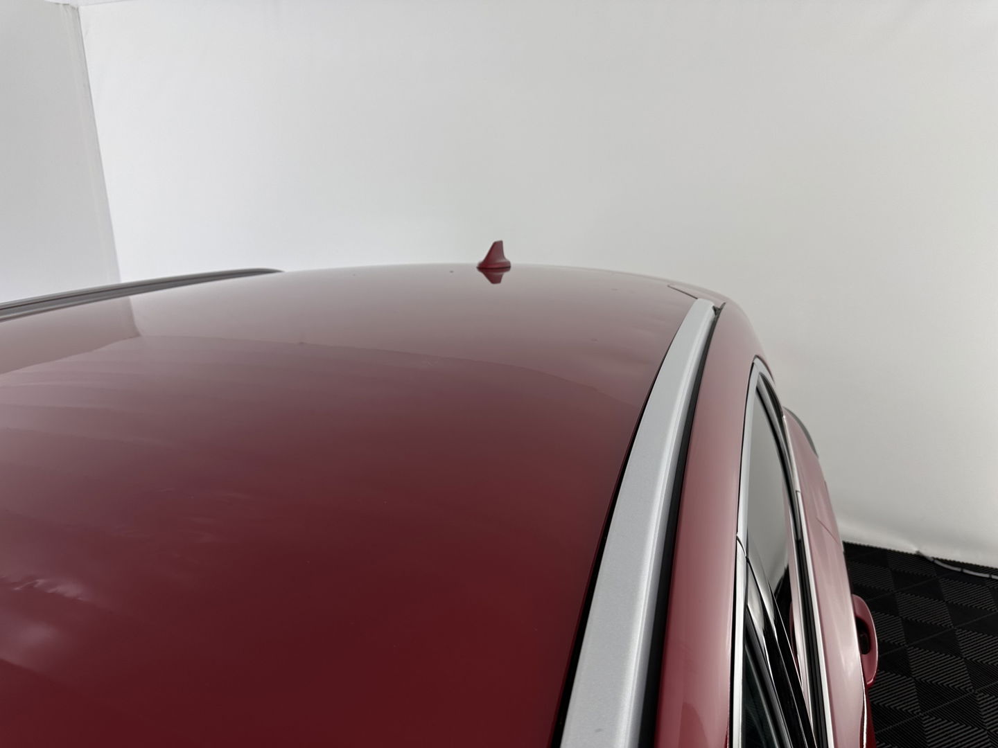 Ford Kuga 2.5 PHEV Vignale (Plug-In) (INCL-BTW) Aut. *LEATHER | DIGI-COCKPIT | FULL-LED | KEYLESS | CAMERA | DAB | CARPLAY | NAVI-FULLMAP | MEMORY-PACK | HEATED-COMFORTSEATS | PRIVACYGLASS | TOWBAR | LANE-ASSIST | 18''ALU*