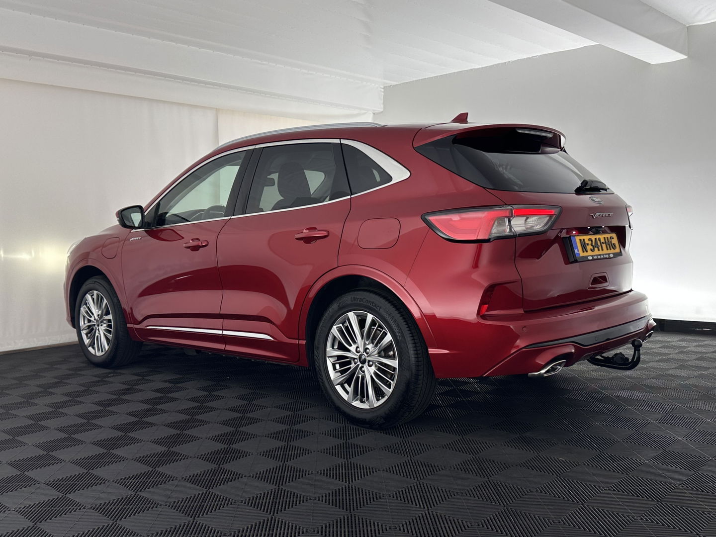 Ford Kuga 2.5 PHEV Vignale (Plug-In) (INCL-BTW) Aut. *LEATHER | DIGI-COCKPIT | FULL-LED | KEYLESS | CAMERA | DAB | CARPLAY | NAVI-FULLMAP | MEMORY-PACK | HEATED-COMFORTSEATS | PRIVACYGLASS | TOWBAR | LANE-ASSIST | 18''ALU*
