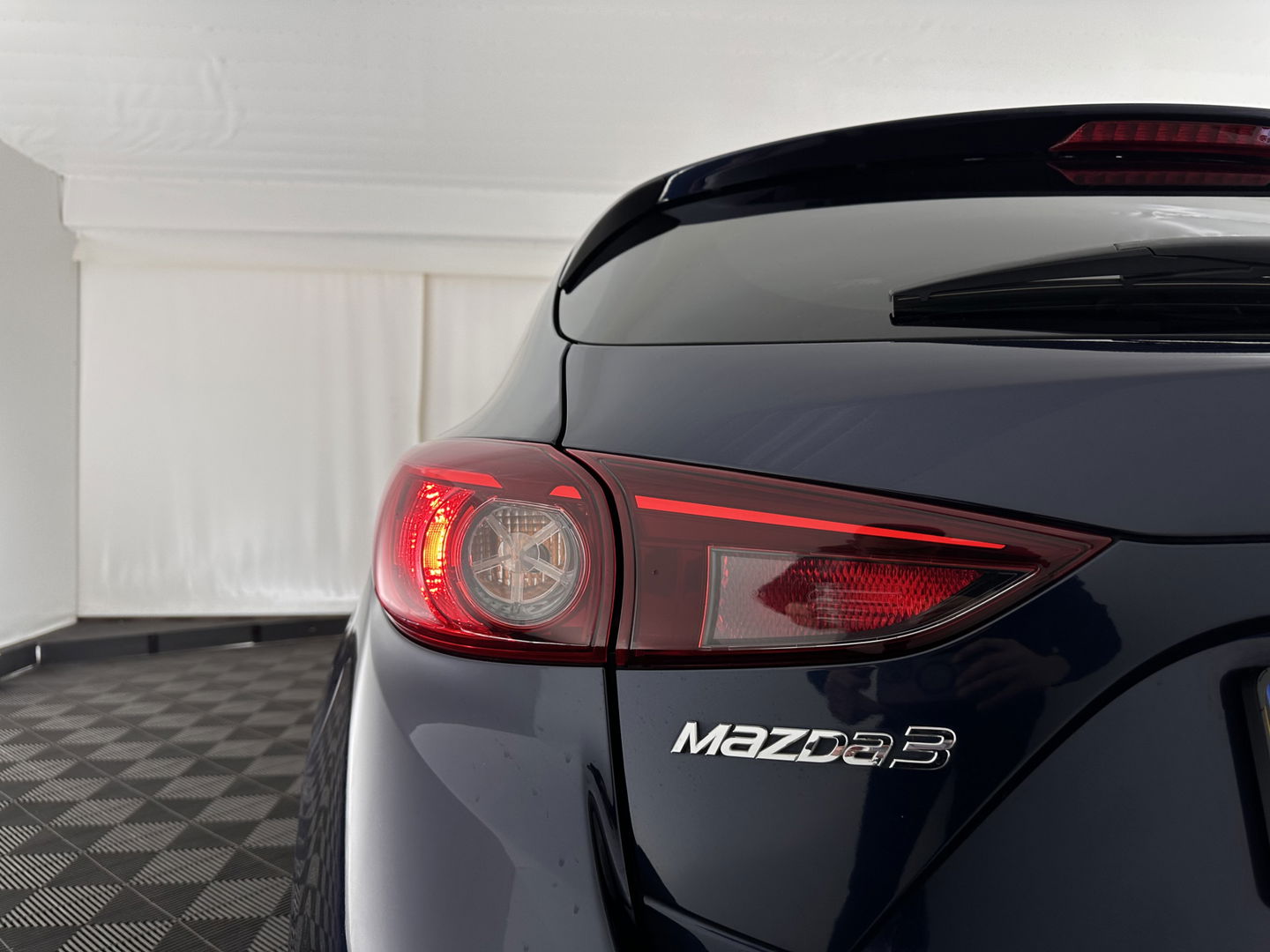 Mazda 3 2.2 SkyActiv-D 150 SkyLease *HEATED-COMFORTSEATS | NAVI-FULLMAP | DAB+ | PRIVACYGLASS | ECC | PDC | CRUISE | 18''ALU*