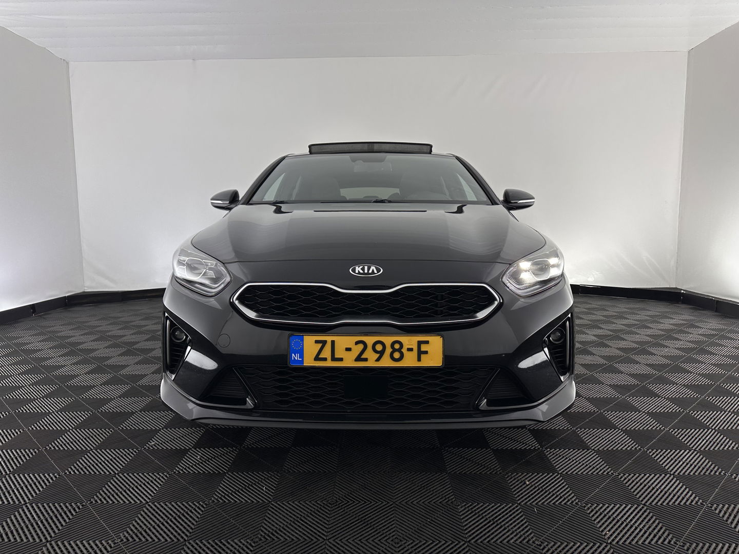 Kia ProCeed 1.0 T-GDI GT-Line (INCL-BTW) *PANO | LEATHER-ALCANTARA  | FULL-LED | SPORTSEATS | NAVI-FULLMAP | CAMERA | ECC | PRIVACYGLASS | LANE-ASSIST | DAB+ | CARPLAY | PDC | KEYLESS | CRUISE | TOWBAR | 17''ALU*