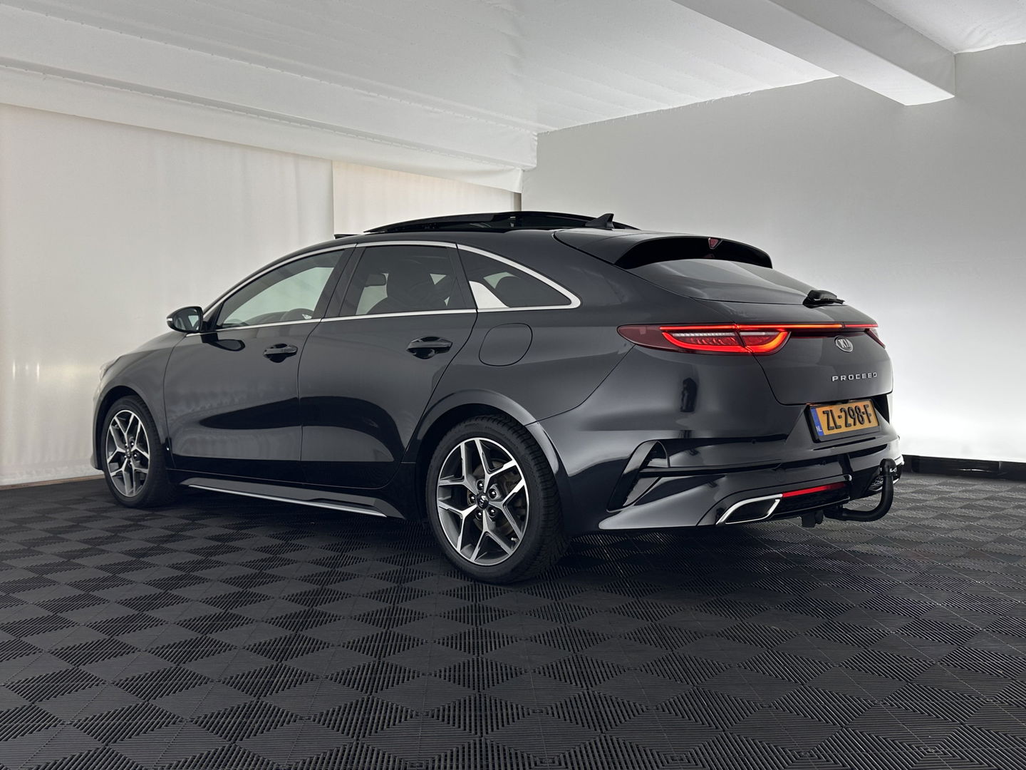 Kia ProCeed 1.0 T-GDI GT-Line (INCL-BTW) *PANO | LEATHER-ALCANTARA  | FULL-LED | SPORTSEATS | NAVI-FULLMAP | CAMERA | ECC | PRIVACYGLASS | LANE-ASSIST | DAB+ | CARPLAY | PDC | KEYLESS | CRUISE | TOWBAR | 17''ALU*
