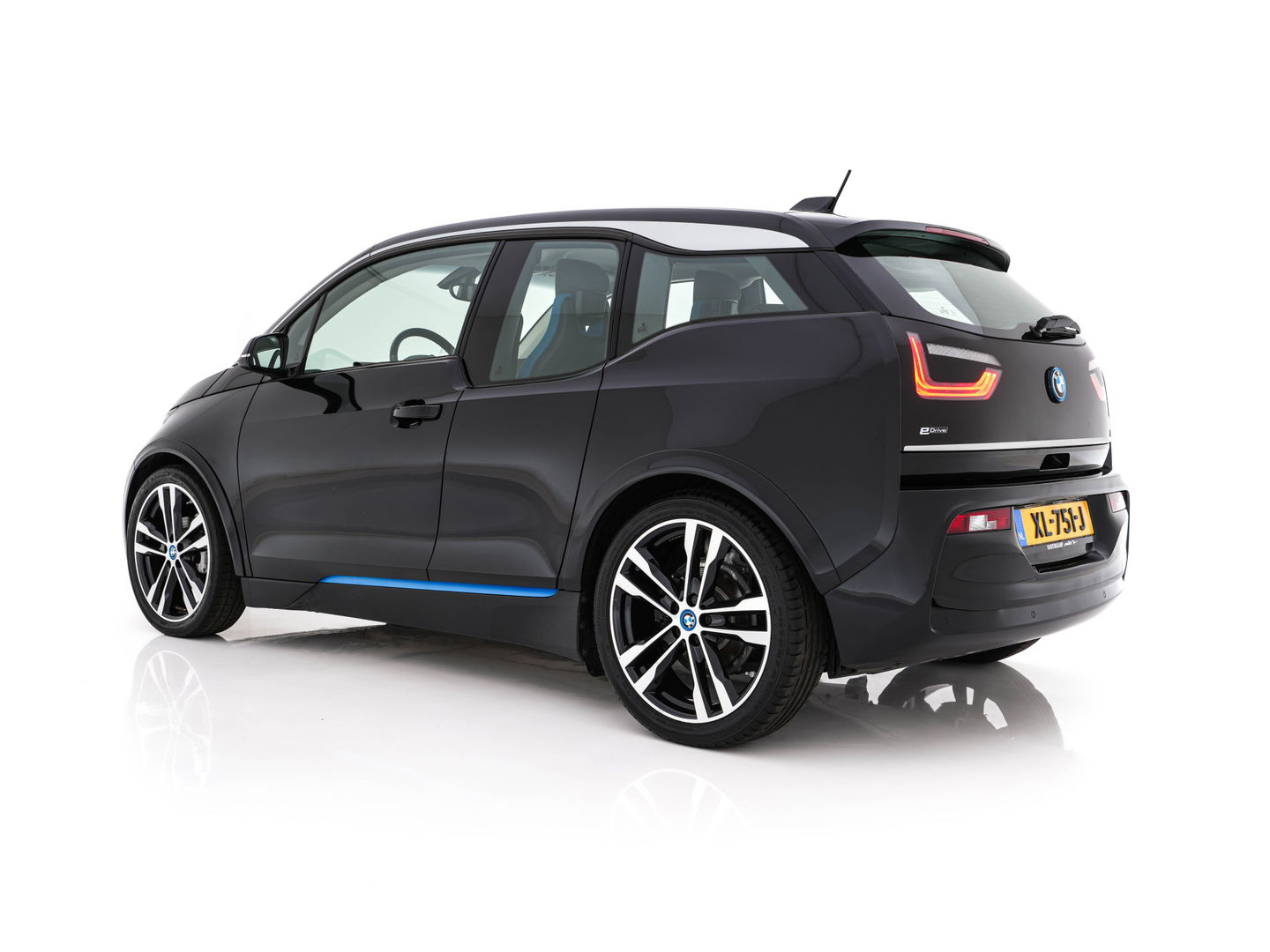 BMW i3 Basis 120Ah Sport 42 kWh [ 3-Fase-11kW ] {SOH-100%} (INCL-BTW) *HEATPUMP | FULL-LED | NAVI-FULLMAP | KEYLESS | COMFORTSEATS | ECC | CCS-FASTLOADER | PDC | DIGI-COCKPIT | CRUISE | 20''ALU*