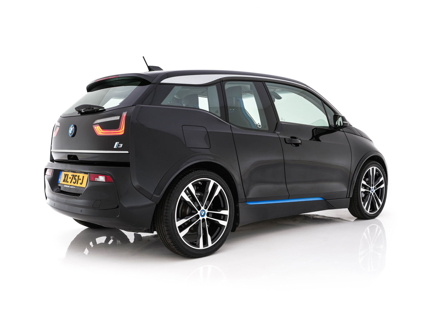 BMW i3 Basis 120Ah Sport 42 kWh [ 3-Fase-11kW ] {SOH-100%} (INCL-BTW) *HEATPUMP | FULL-LED | NAVI-FULLMAP | KEYLESS | COMFORTSEATS | ECC | CCS-FASTLOADER | PDC | DIGI-COCKPIT | CRUISE | 20''ALU*