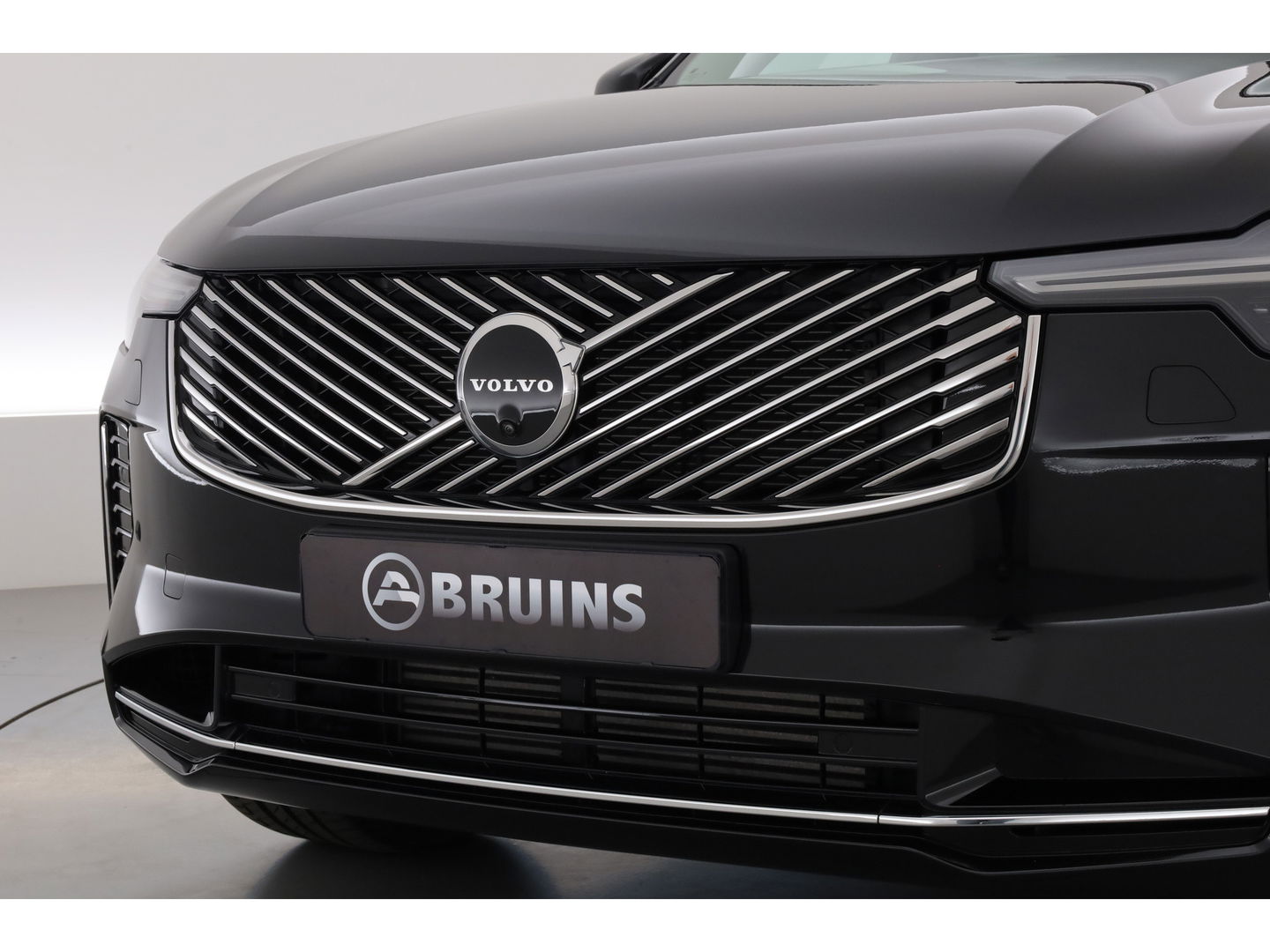 Volvo XC90 2.0 T8 Plug-in hybrid AWD Plus Bright | Luchtvering | Trekhaak | Pano | 360 Cam | ACC | Blis | H&K Audio |