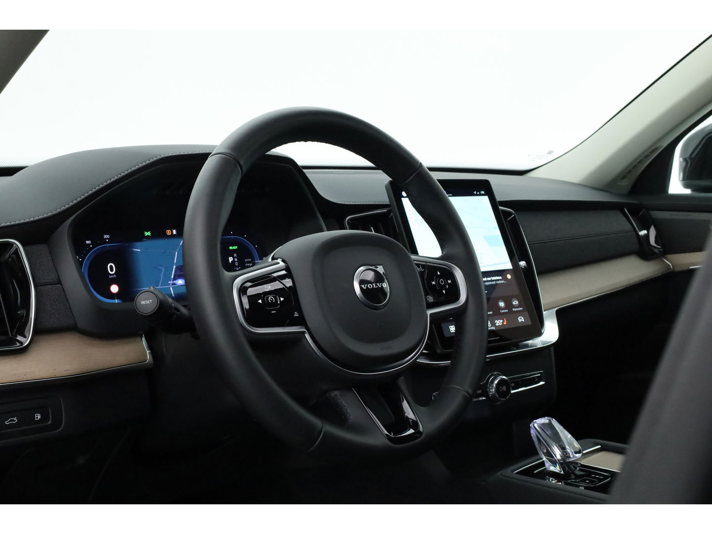 Volvo XC90 2.0 T8 Plug-in hybrid AWD Plus Bright | Luchtvering | Trekhaak | Pano | 360 Cam | ACC | Blis | H&K Audio |