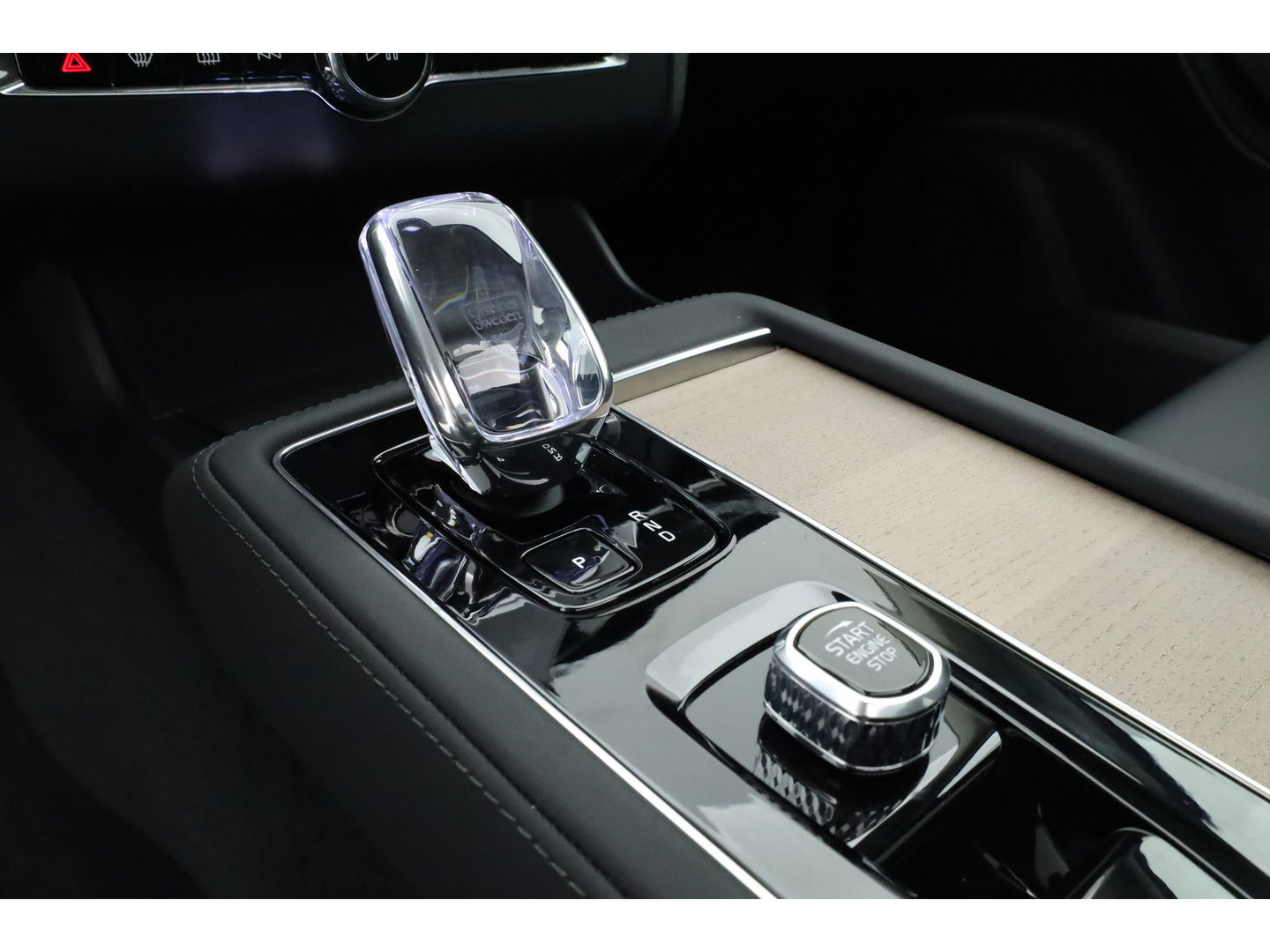 Volvo XC90 2.0 T8 Plug-in hybrid AWD Plus Bright | Luchtvering | Trekhaak | Pano | 360 Cam | ACC | Blis | H&K Audio |