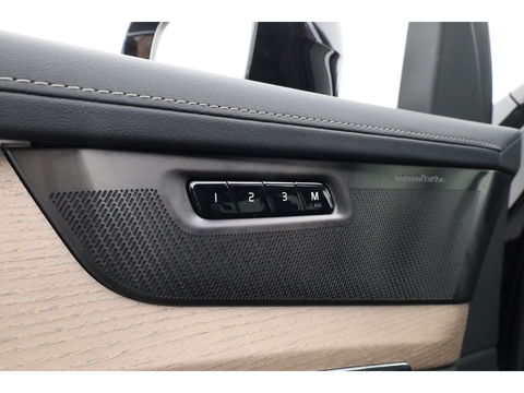 Volvo XC90 2.0 T8 Plug-in hybrid AWD Plus Bright | Luchtvering | Trekhaak | Pano | 360 Cam | ACC | Blis | H&K Audio |