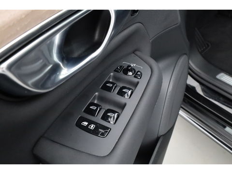 Volvo XC90 2.0 T8 Plug-in hybrid AWD Plus Bright | Luchtvering | Trekhaak | Pano | 360 Cam | ACC | Blis | H&K Audio |