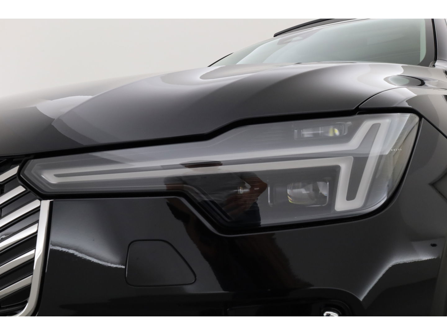 Volvo XC90 2.0 T8 Plug-in hybrid AWD Plus Bright | Luchtvering | Trekhaak | Pano | 360 Cam | ACC | Blis | H&K Audio |