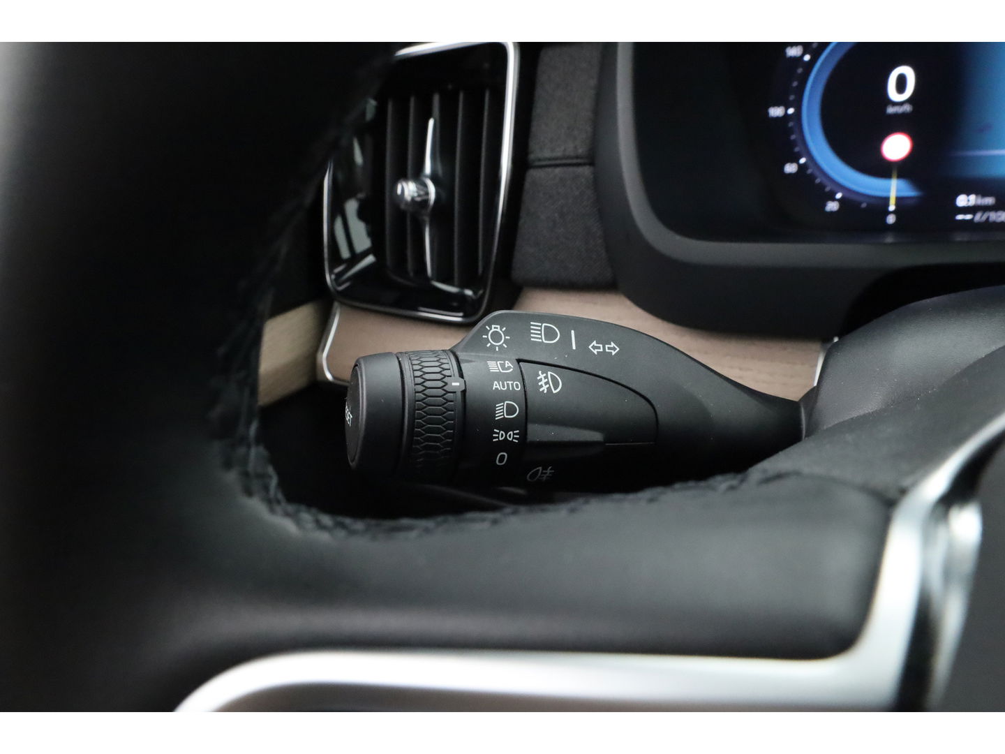 Volvo XC90 2.0 T8 Plug-in hybrid AWD Plus Bright | Luchtvering | Trekhaak | Pano | 360 Cam | ACC | Blis | H&K Audio |