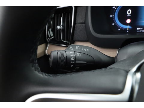 Volvo XC90 2.0 T8 Plug-in hybrid AWD Plus Bright | Luchtvering | Trekhaak | Pano | 360 Cam | ACC | Blis | H&K Audio |