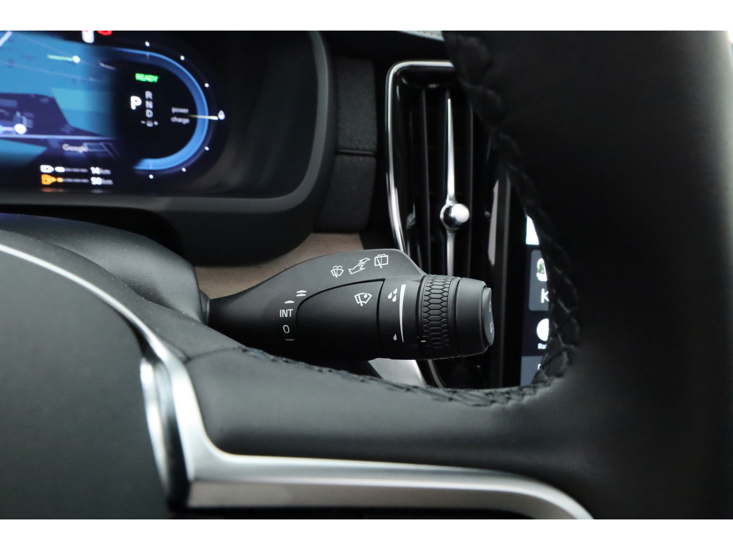 Volvo XC90 2.0 T8 Plug-in hybrid AWD Plus Bright | Luchtvering | Trekhaak | Pano | 360 Cam | ACC | Blis | H&K Audio |