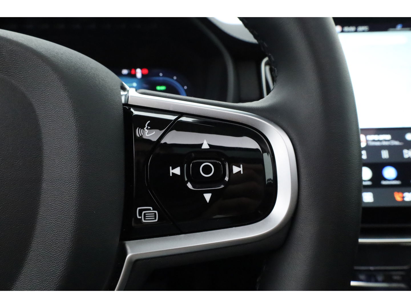 Volvo XC90 2.0 T8 Plug-in hybrid AWD Plus Bright | Luchtvering | Trekhaak | Pano | 360 Cam | ACC | Blis | H&K Audio |