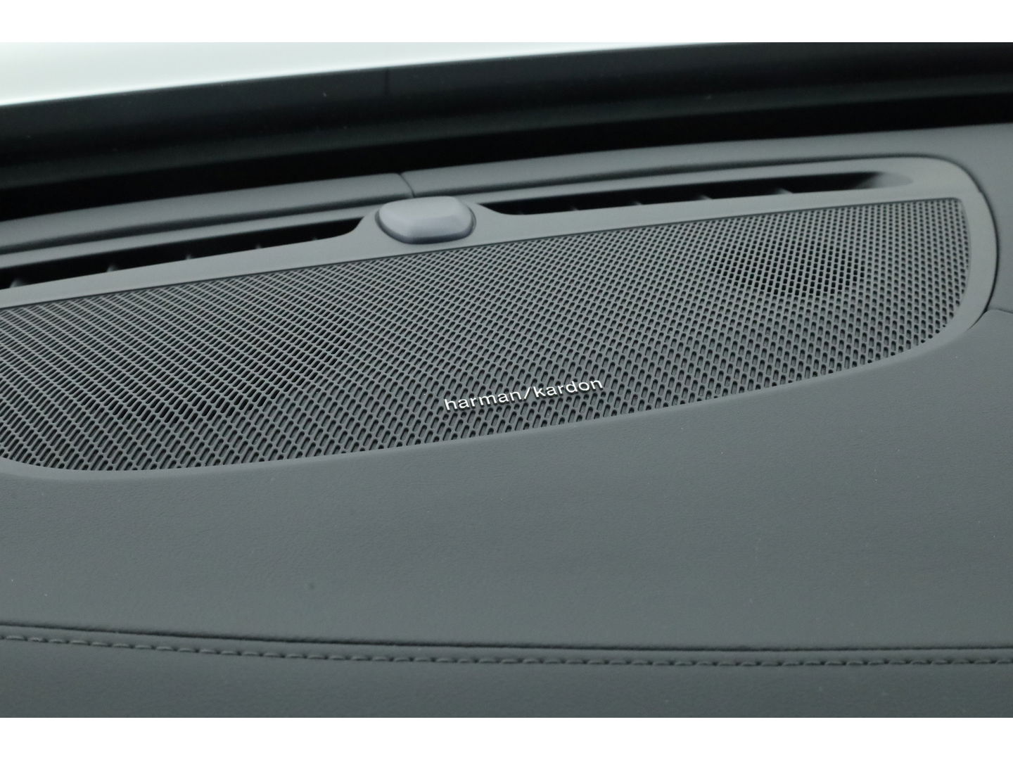 Volvo XC90 2.0 T8 Plug-in hybrid AWD Plus Bright | Luchtvering | Trekhaak | Pano | 360 Cam | ACC | Blis | H&K Audio |