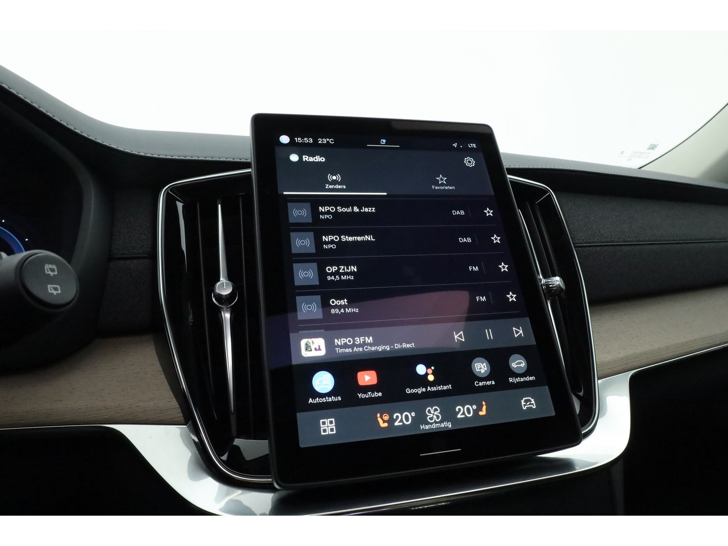 Volvo XC90 2.0 T8 Plug-in hybrid AWD Plus Bright | Luchtvering | Trekhaak | Pano | 360 Cam | ACC | Blis | H&K Audio |