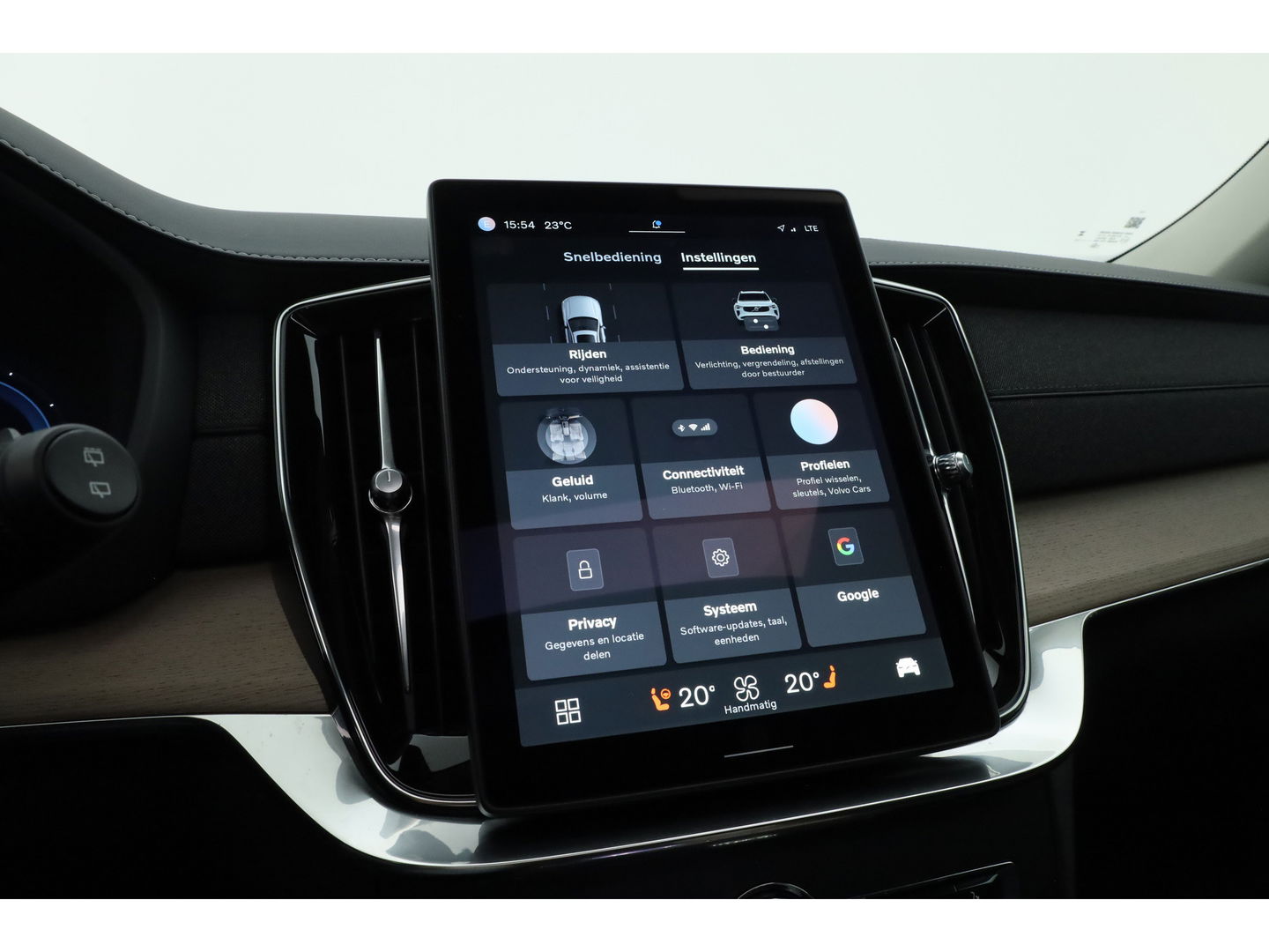 Volvo XC90 2.0 T8 Plug-in hybrid AWD Plus Bright | Luchtvering | Trekhaak | Pano | 360 Cam | ACC | Blis | H&K Audio |