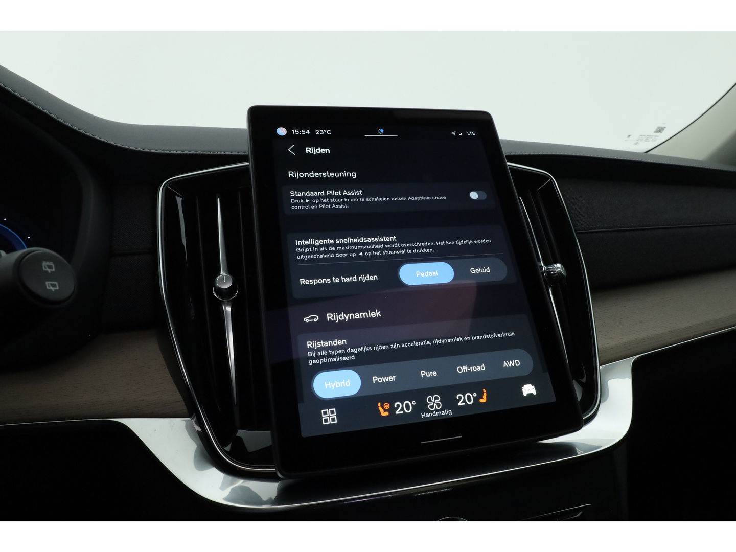 Volvo XC90 2.0 T8 Plug-in hybrid AWD Plus Bright | Luchtvering | Trekhaak | Pano | 360 Cam | ACC | Blis | H&K Audio |