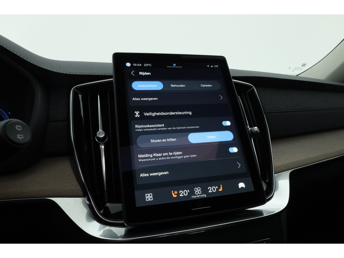 Volvo XC90 2.0 T8 Plug-in hybrid AWD Plus Bright | Luchtvering | Trekhaak | Pano | 360 Cam | ACC | Blis | H&K Audio |