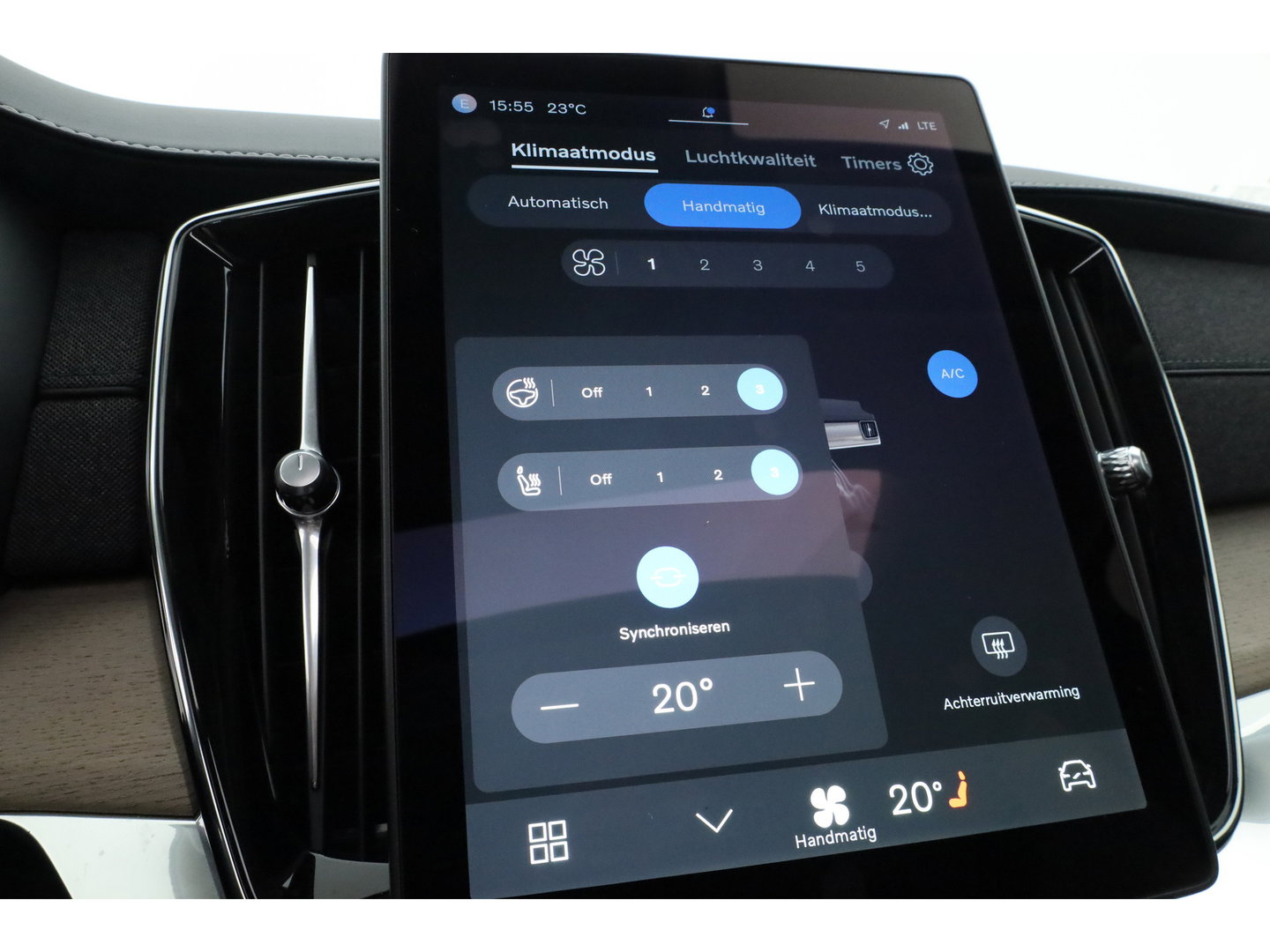 Volvo XC90 2.0 T8 Plug-in hybrid AWD Plus Bright | Luchtvering | Trekhaak | Pano | 360 Cam | ACC | Blis | H&K Audio |