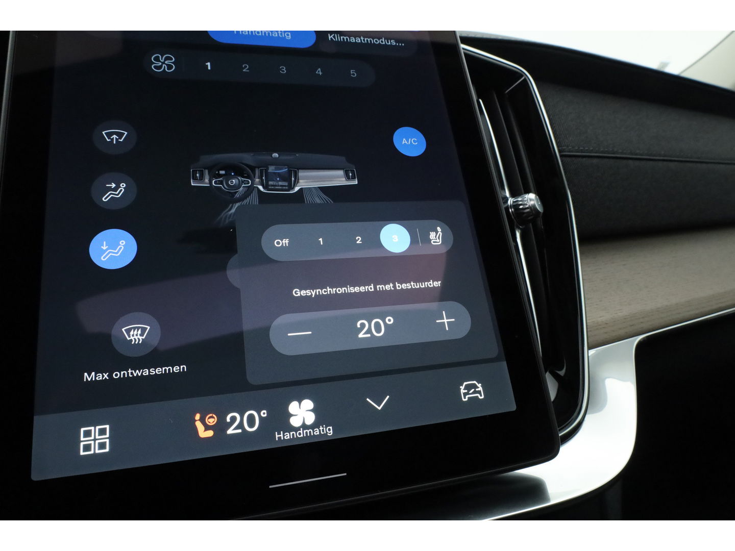 Volvo XC90 2.0 T8 Plug-in hybrid AWD Plus Bright | Luchtvering | Trekhaak | Pano | 360 Cam | ACC | Blis | H&K Audio |