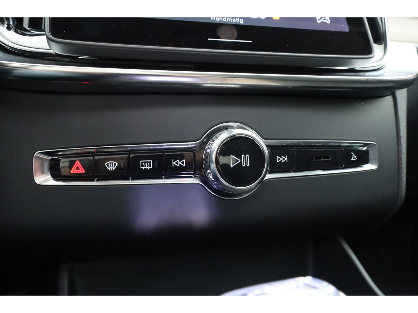 Volvo XC90 2.0 T8 Plug-in hybrid AWD Plus Bright | Luchtvering | Trekhaak | Pano | 360 Cam | ACC | Blis | H&K Audio |