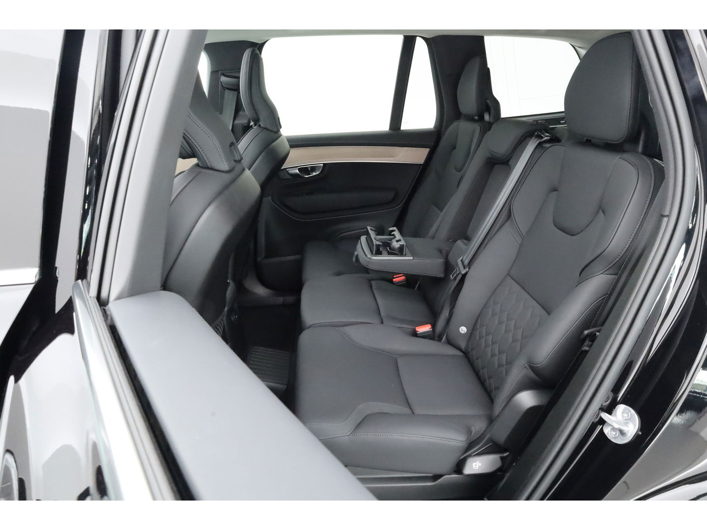 Volvo XC90 2.0 T8 Plug-in hybrid AWD Plus Bright | Luchtvering | Trekhaak | Pano | 360 Cam | ACC | Blis | H&K Audio |