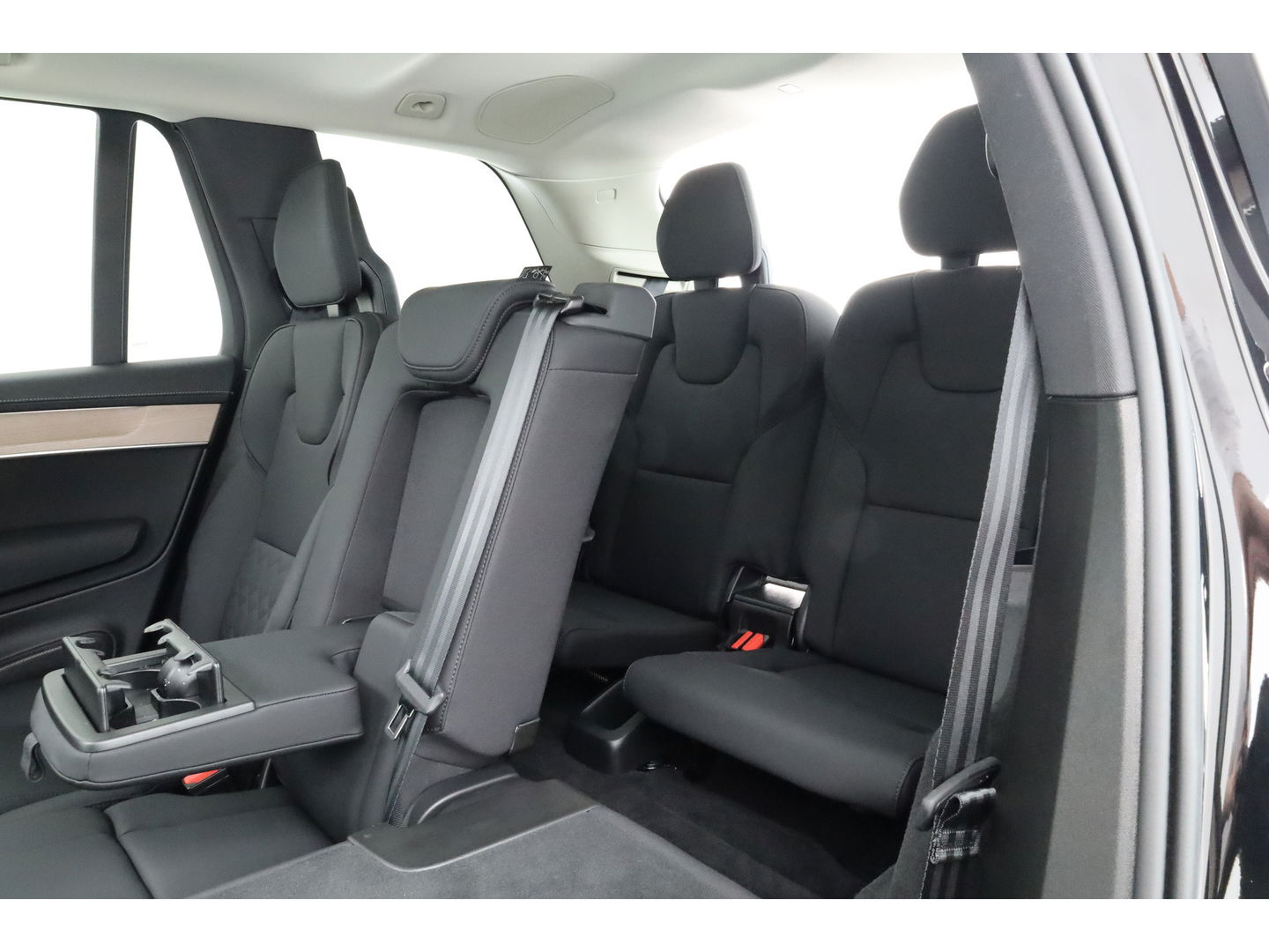 Volvo XC90 2.0 T8 Plug-in hybrid AWD Plus Bright | Luchtvering | Trekhaak | Pano | 360 Cam | ACC | Blis | H&K Audio |