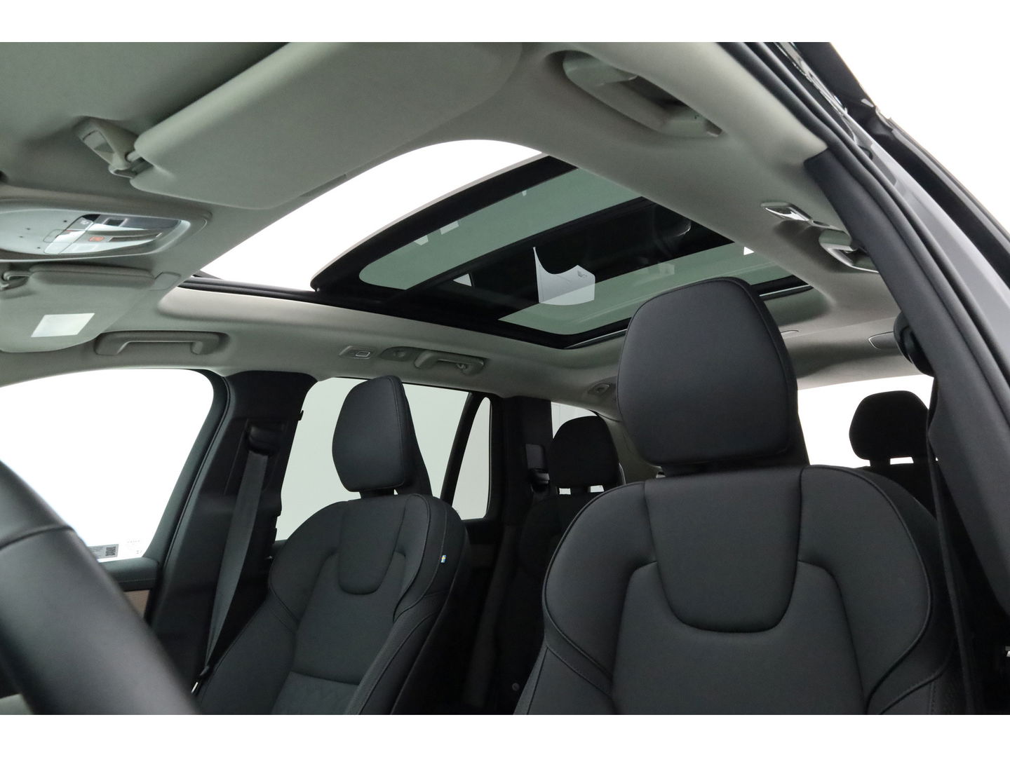 Volvo XC90 2.0 T8 Plug-in hybrid AWD Plus Bright | Luchtvering | Trekhaak | Pano | 360 Cam | ACC | Blis | H&K Audio |