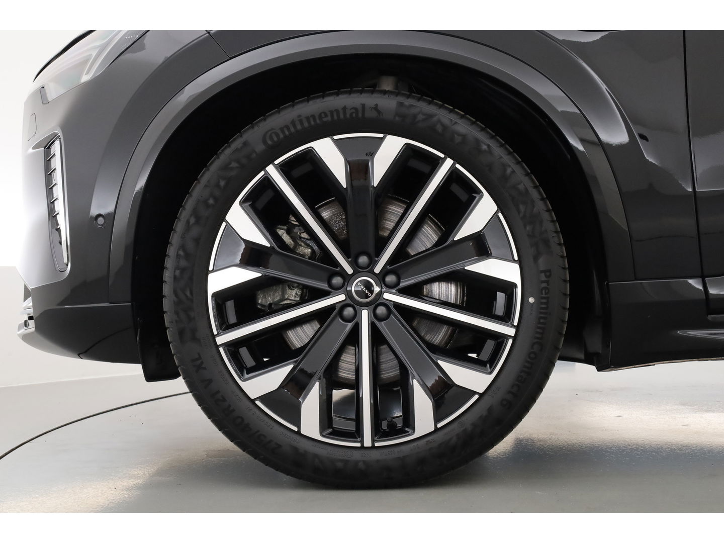 Volvo XC90 2.0 T8 Plug-in hybrid AWD Plus Bright | Luchtvering | Trekhaak | Pano | 360 Cam | ACC | Blis | H&K Audio |