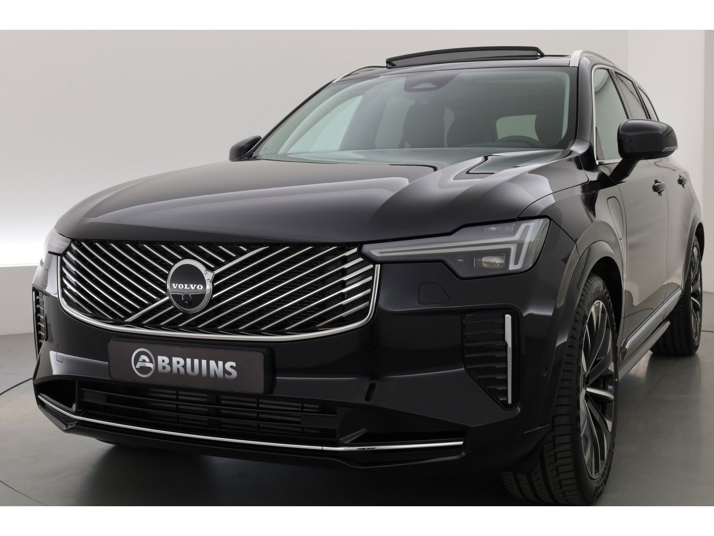 Volvo XC90 2.0 T8 Plug-in hybrid AWD Plus Bright | Luchtvering | Trekhaak | Pano | 360 Cam | ACC | Blis | H&K Audio |