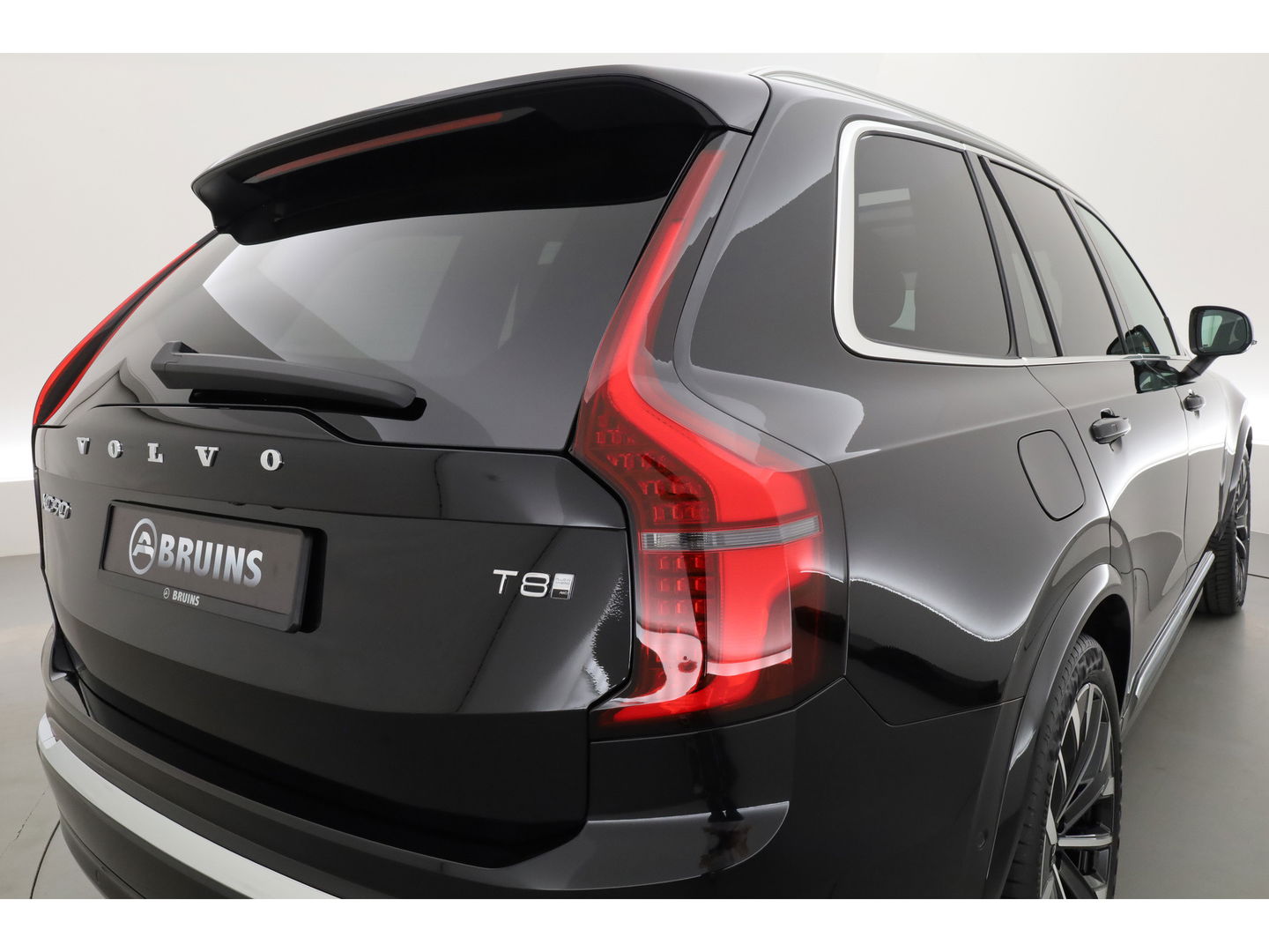 Volvo XC90 2.0 T8 Plug-in hybrid AWD Plus Bright | Luchtvering | Trekhaak | Pano | 360 Cam | ACC | Blis | H&K Audio |