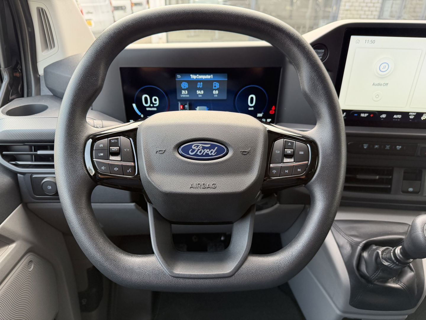 Ford Transit Custom 320 2.0 TDCI L2H1 Trend originele DC 5 persoons / vaste prijs rijklaar € 40.950 ex btw / NIEUW bpm vrij / euro 6 / dubbele schuifdeur / zwart metallic / lichtmetalen velgen !