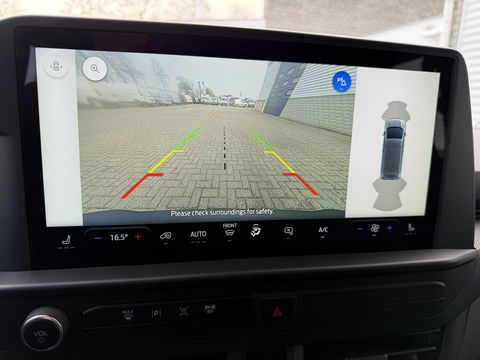 Ford Transit Custom 320 2.0 TDCI L2H1 Trend originele DC 5 persoons / vaste prijs rijklaar € 40.950 ex btw / NIEUW bpm vrij / euro 6 / dubbele schuifdeur / zwart metallic / lichtmetalen velgen !