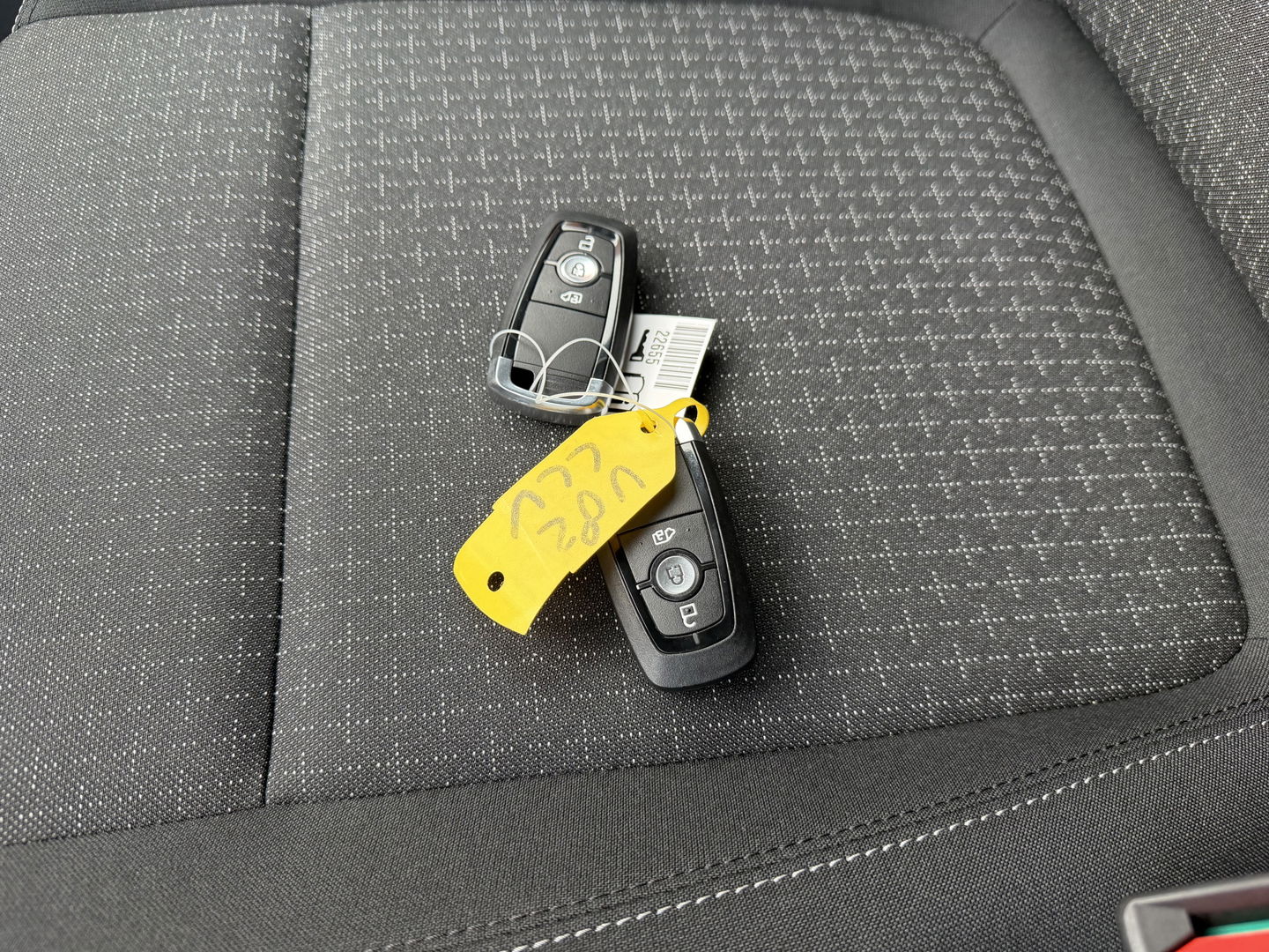 Ford Transit Custom 320 2.0 TDCI L2H1 Trend originele DC 5 persoons / vaste prijs rijklaar € 40.950 ex btw / NIEUW bpm vrij / euro 6 / dubbele schuifdeur / zwart metallic / lichtmetalen velgen !