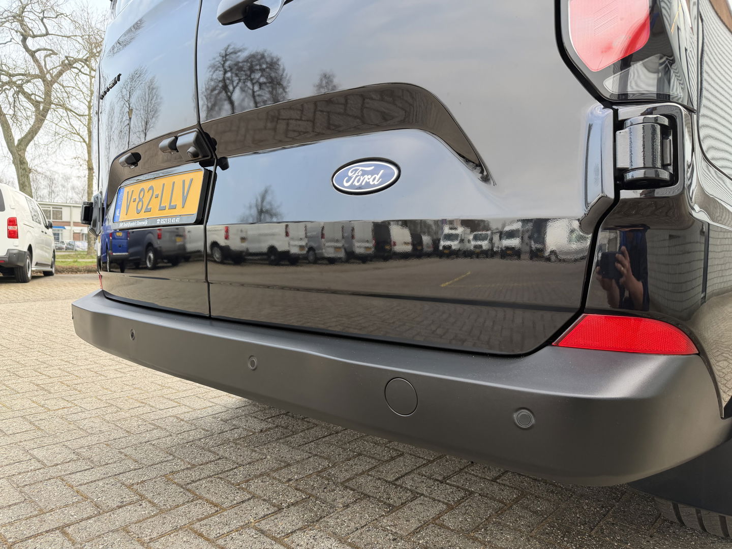 Ford Transit Custom 320 2.0 TDCI L2H1 Trend originele DC 5 persoons / vaste prijs rijklaar € 40.950 ex btw / NIEUW bpm vrij / euro 6 / dubbele schuifdeur / zwart metallic / lichtmetalen velgen !