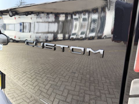 Ford Transit Custom 320 2.0 TDCI L2H1 Trend originele DC 5 persoons / vaste prijs rijklaar € 40.950 ex btw / NIEUW bpm vrij / euro 6 / dubbele schuifdeur / zwart metallic / lichtmetalen velgen !