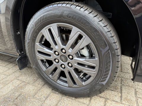 Ford Transit Custom 320 2.0 TDCI L2H1 Trend originele DC 5 persoons / vaste prijs rijklaar € 40.950 ex btw / NIEUW bpm vrij / euro 6 / dubbele schuifdeur / zwart metallic / lichtmetalen velgen !