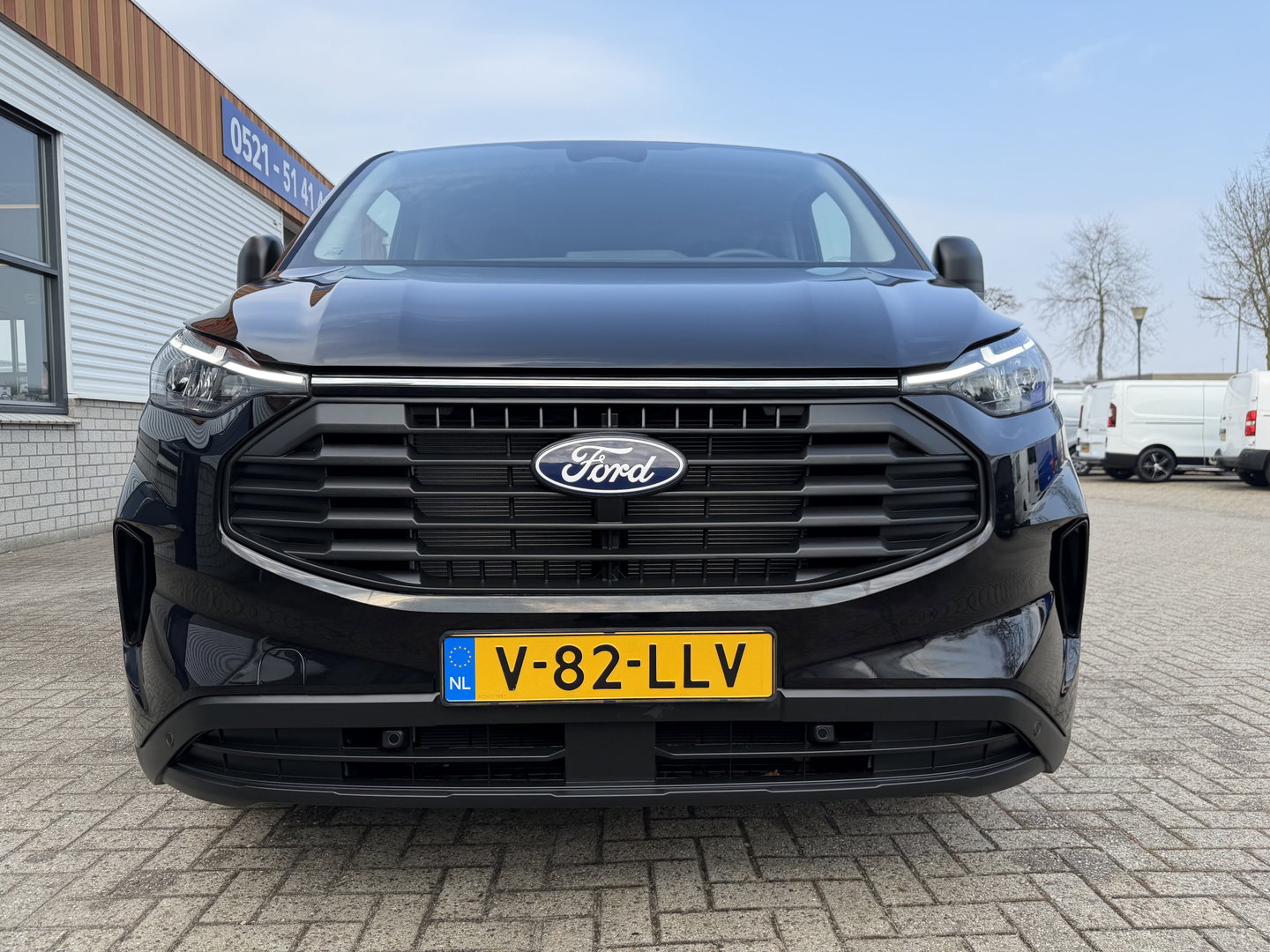 Ford Transit Custom 320 2.0 TDCI L2H1 Trend originele DC 5 persoons / vaste prijs rijklaar € 40.950 ex btw / NIEUW bpm vrij / euro 6 / dubbele schuifdeur / zwart metallic / lichtmetalen velgen !