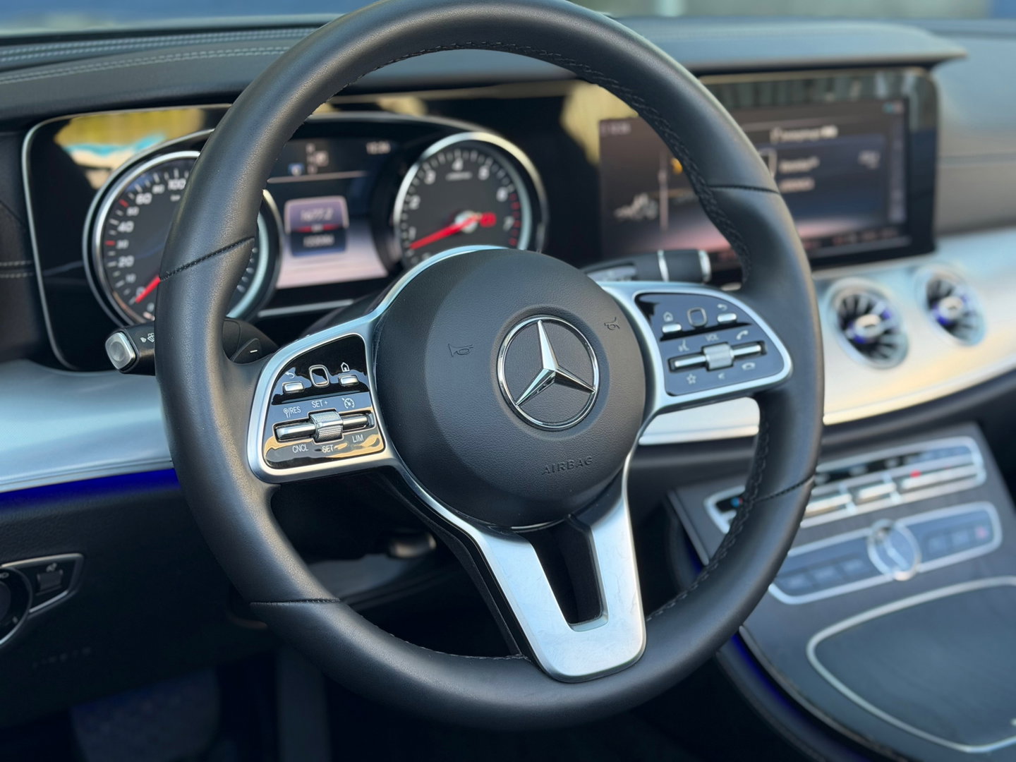 Mercedes-Benz E-Klasse Cabrio 200 Premium Massage|Leder|Ambientlight|Airscarf