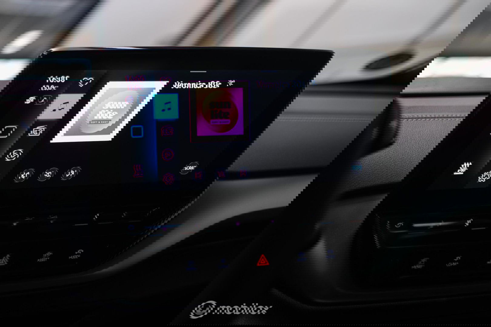 Volkswagen ID.4 Pro 77 kWh | 2023 | SOH 98% | Trekhaak | NL auto NAP | Stoelverwarming | Alcantara | Ambiance |